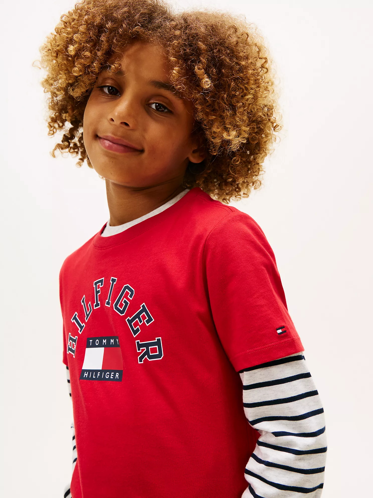 XB01854_XLG_alternate1 Kids' Arch Hilfiger Flag Logo T-Shirt-Primary Red - Image 4