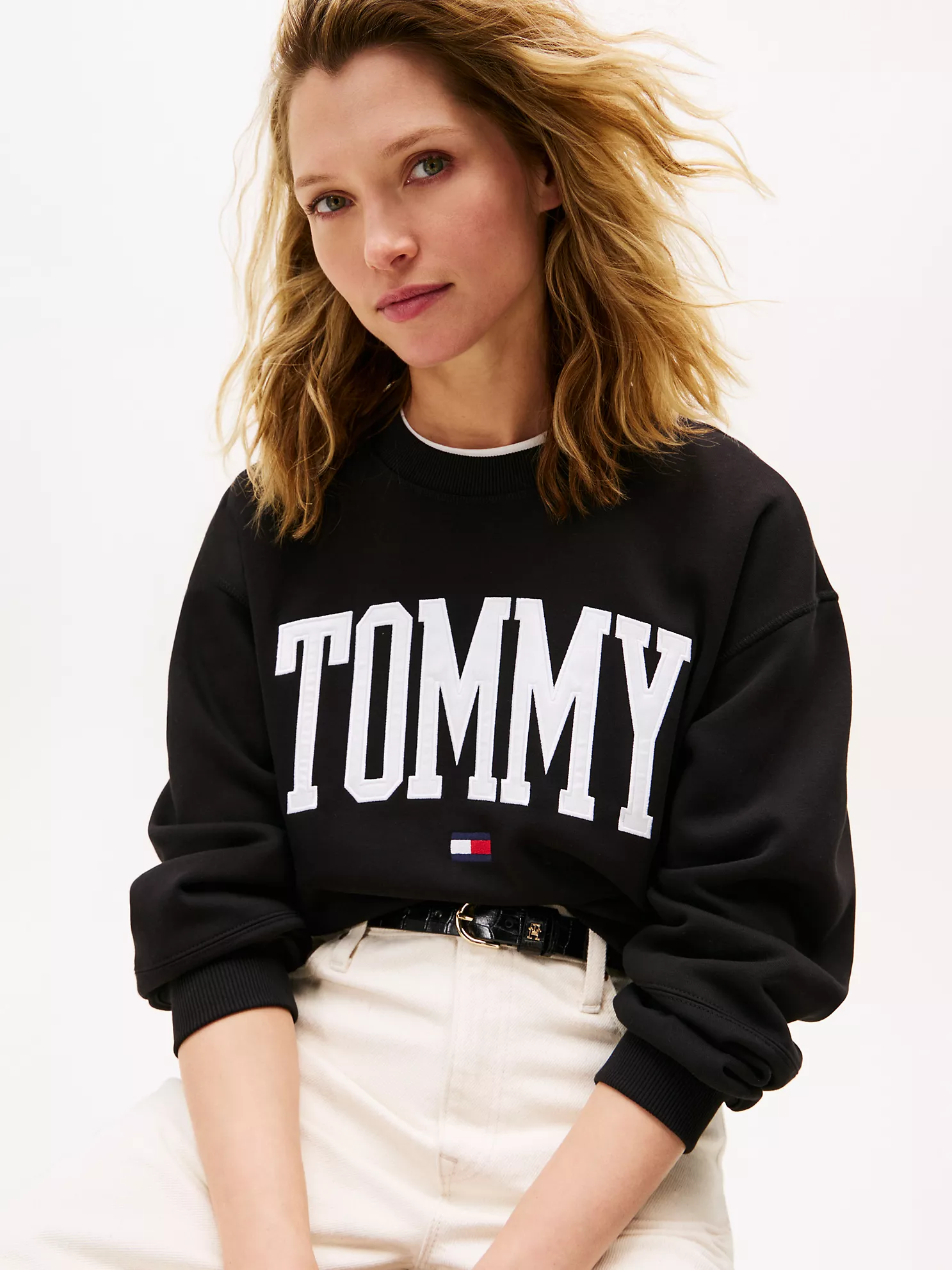 XW06038_BDS_alternate1 Script Monogram Stretch-Varsity Tommy Logo Crewneck Sweatshirt-Black - Image 2