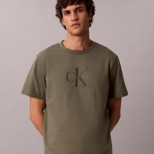 Monologo Tee-Dusty Olive